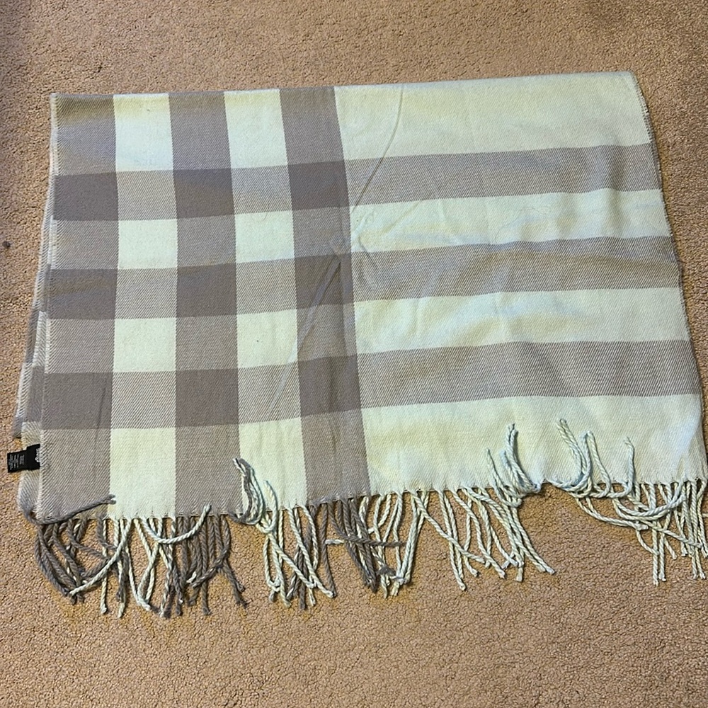 Scarf - Picture 1 of 2